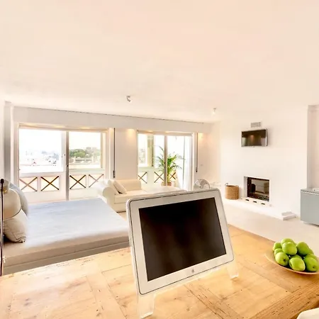 Swimming Pool With Private Parking