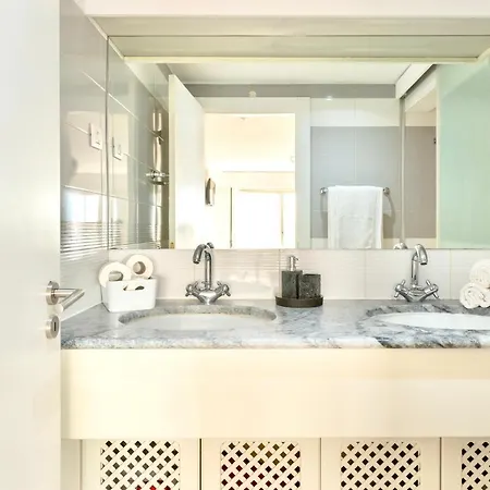 Swimming Pool With Private Parking Апартаменты *