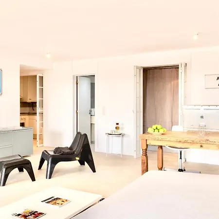 Swimming Pool With Private Parking Апартаменти *